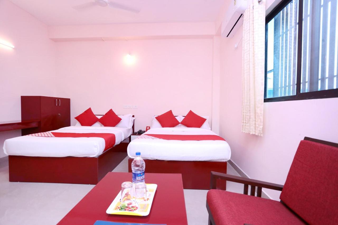 Hotel Oyo 13577 Tkr Metro Residency Kochi Exterior foto
