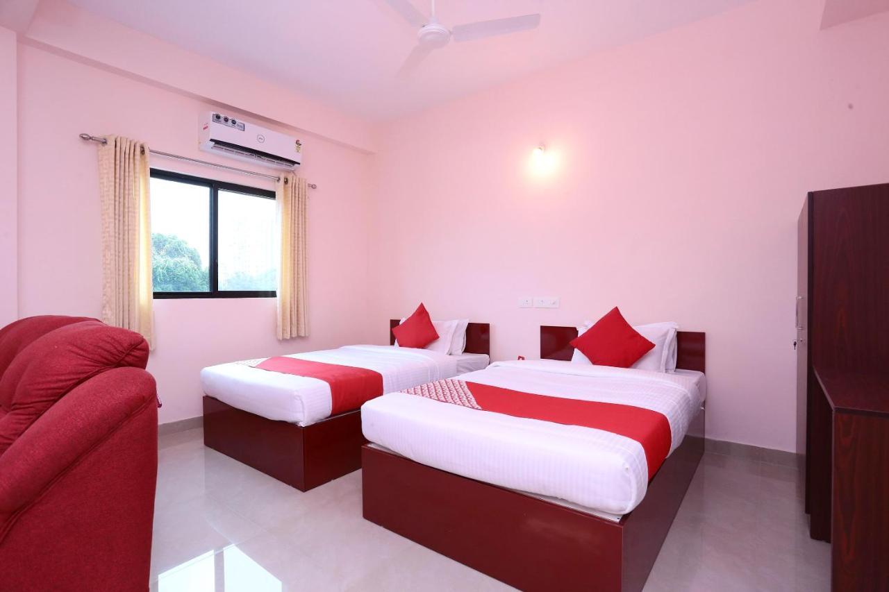 Hotel Oyo 13577 Tkr Metro Residency Kochi Exterior foto