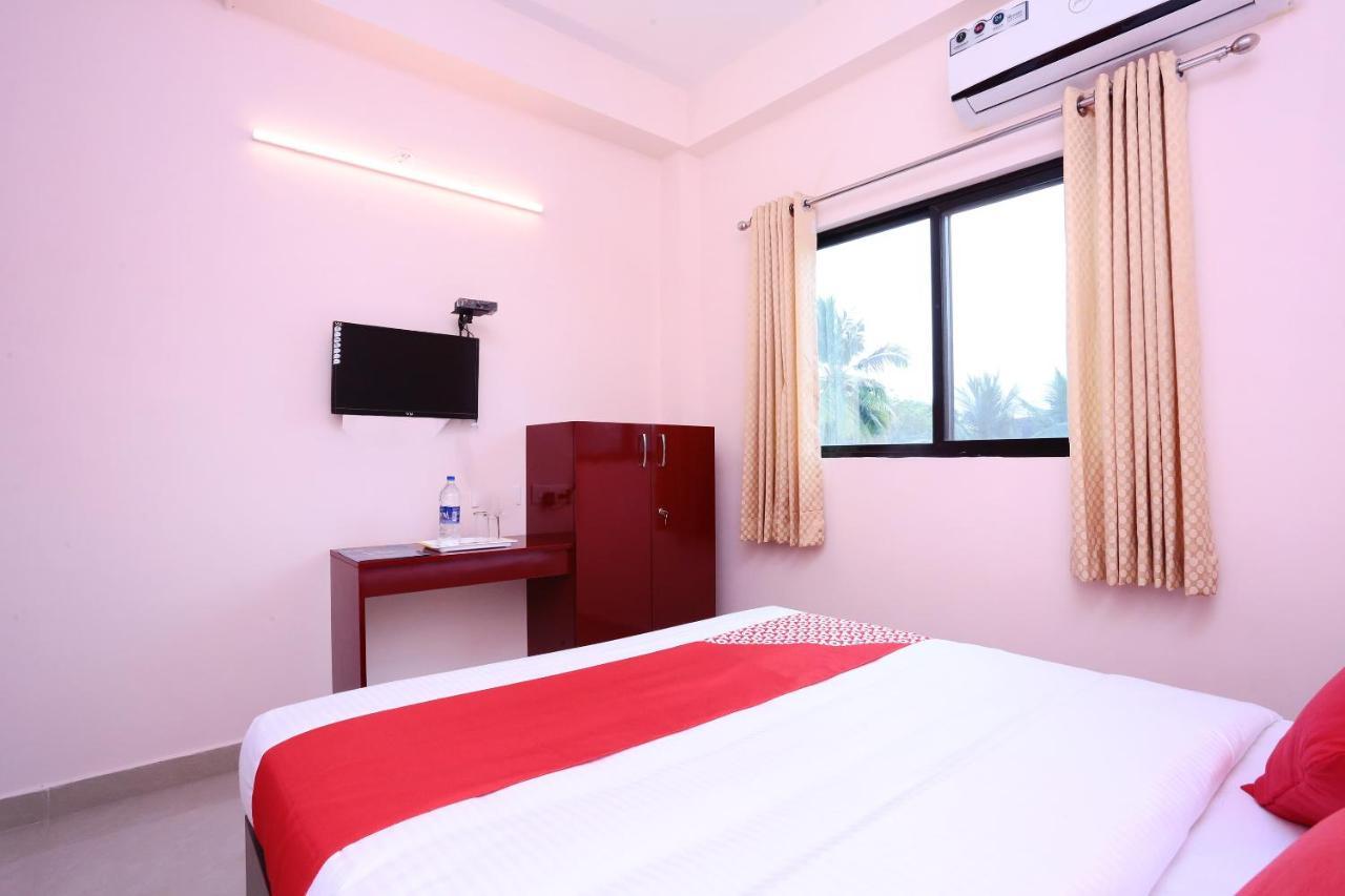 Hotel Oyo 13577 Tkr Metro Residency Kochi Exterior foto