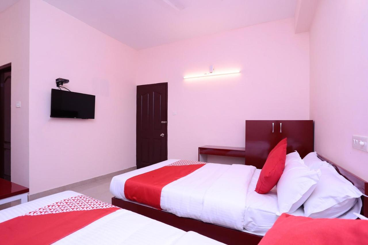 Hotel Oyo 13577 Tkr Metro Residency Kochi Exterior foto