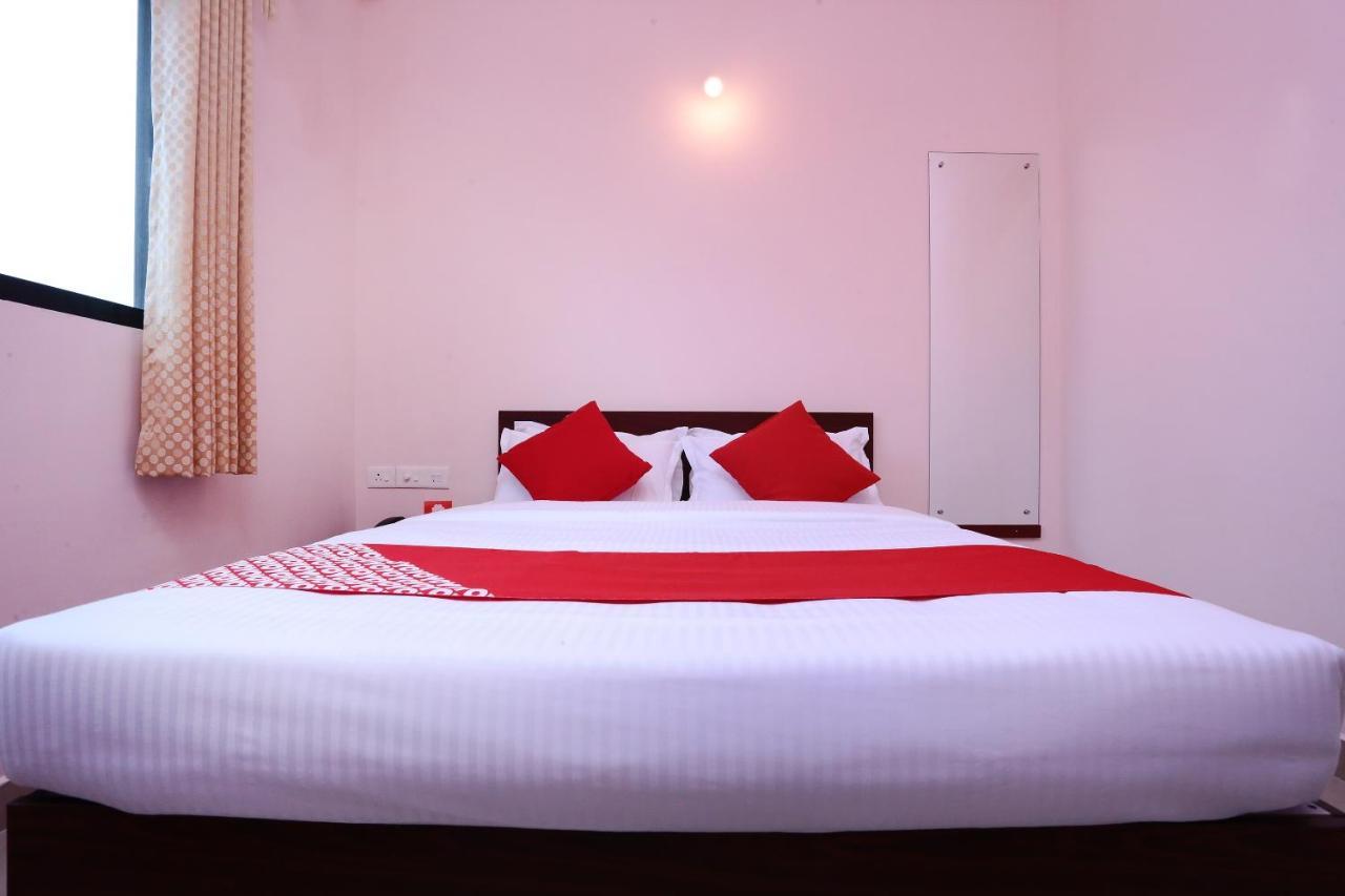 Hotel Oyo 13577 Tkr Metro Residency Kochi Exterior foto