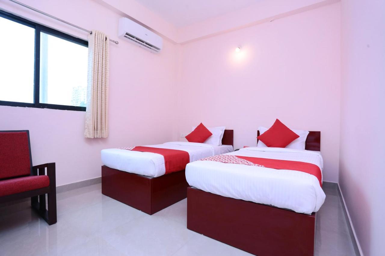 Hotel Oyo 13577 Tkr Metro Residency Kochi Exterior foto