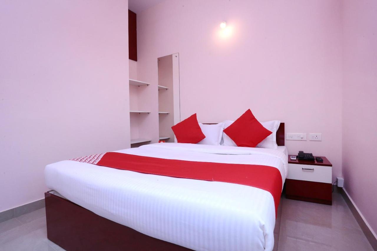 Hotel Oyo 13577 Tkr Metro Residency Kochi Exterior foto
